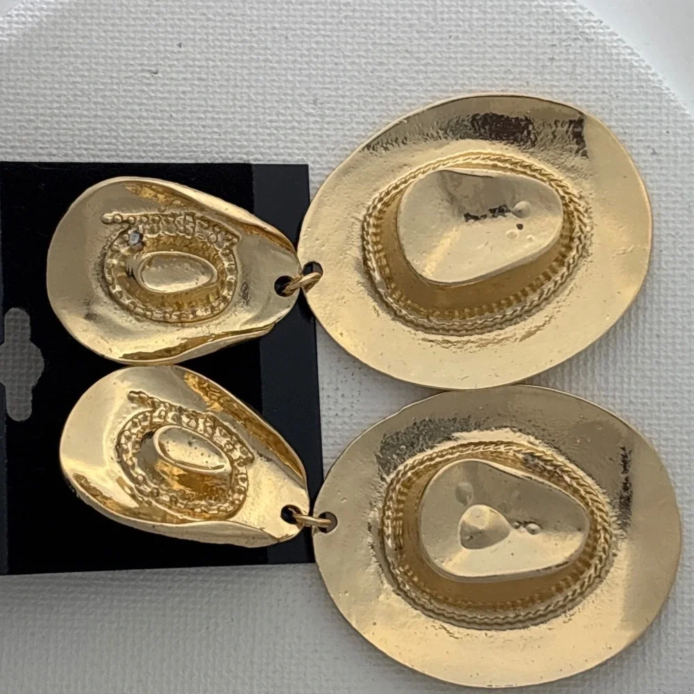 Earrings Gold Tone Metal Cowboy Hat Western Drop Dangle Post Back New - Picture 2 of 3